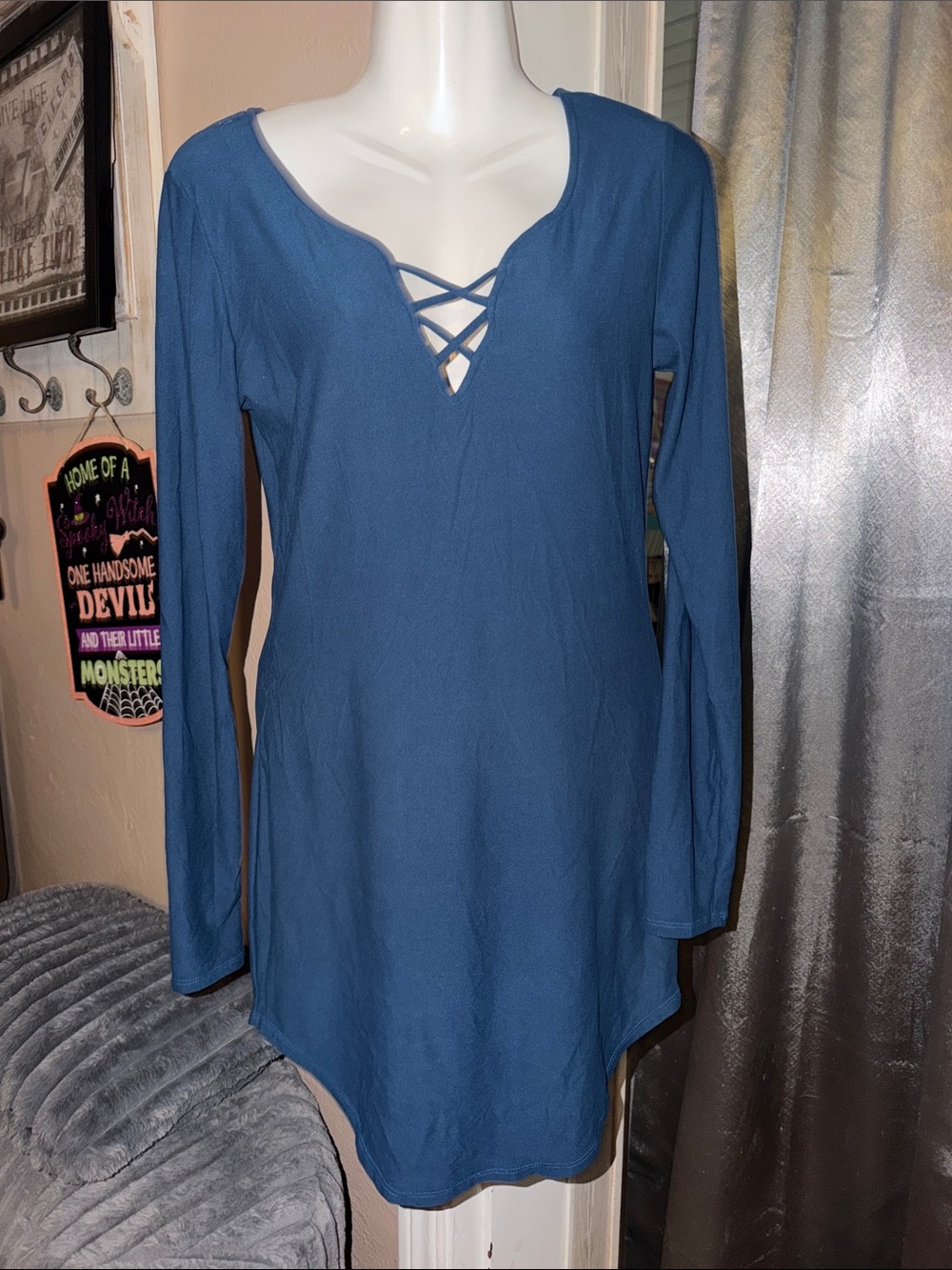 Women’s Casual Blue Lace-Up V-Neck Women's T Shirt Dress size medium worn once